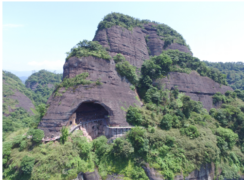 中国首例丹霞地貌玻璃栈道6月28日开放