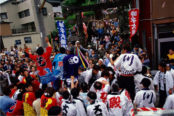 那些走过日本春夏秋冬的古老祭礼