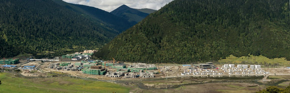 西藏鲁朗国际旅游小镇建设受到西藏50周年中央代表团赞扬