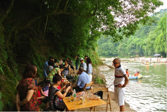 都江堰夏季玩水，天然凉爽你一天